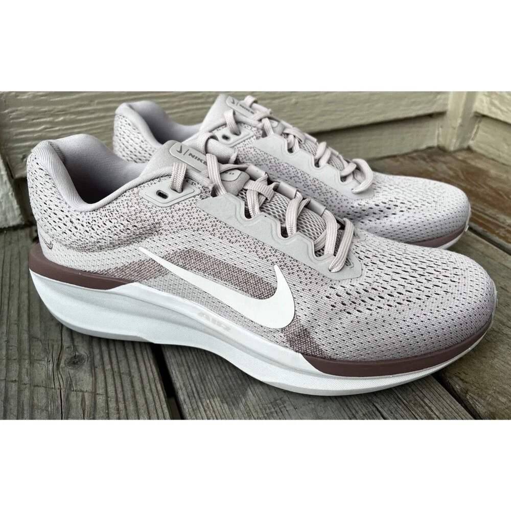 Nice! Nike Winflo 11 Women's size 9.5 Running Shoes Platinum Violet/Smokey Mauve